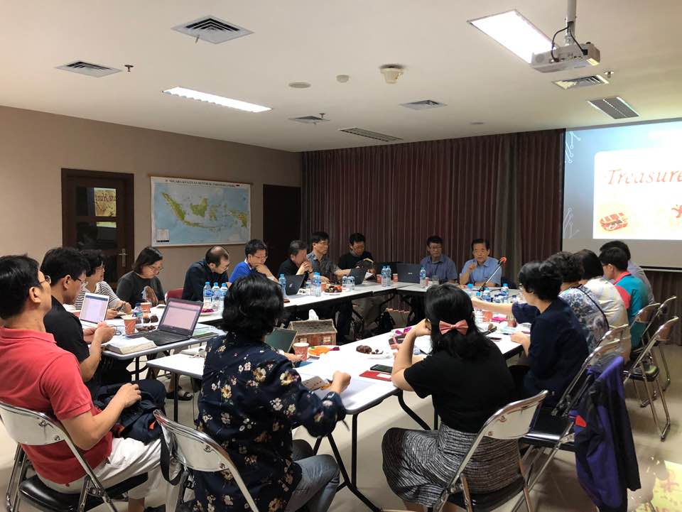 Dr. Mark Yang from Chicago Led a Inductive Bible Study in Indonesia