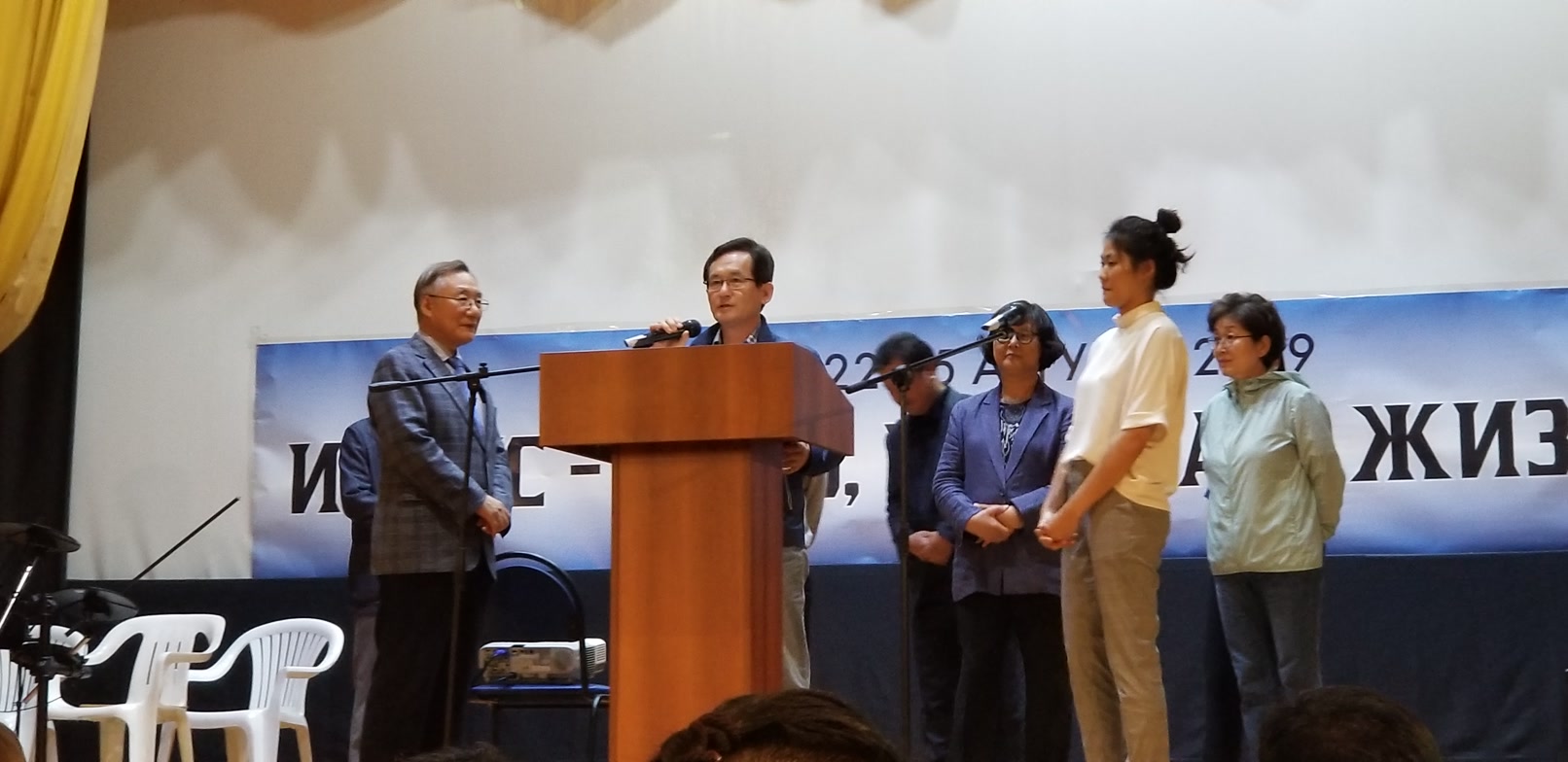 Ex-Korean Ambassador Pablo and His Wife Paula Visit Romania to Teach Korean to Romanian Students  