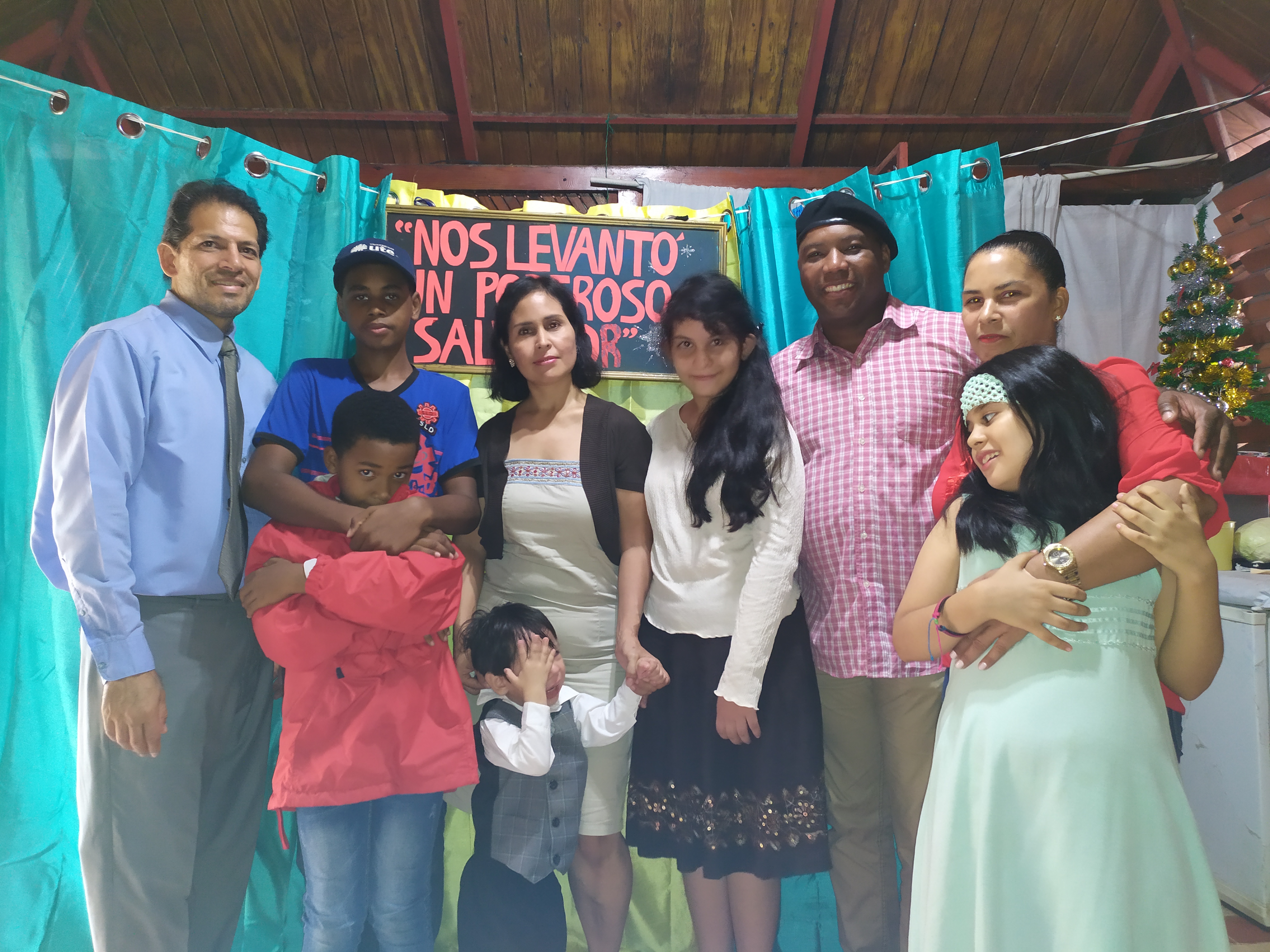 Wonderful Manger Ministry in Dominican Republic (English/Spanish)