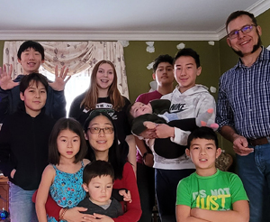 (USA) Eau Claire UBF House Church had Their Christmas Worship Service